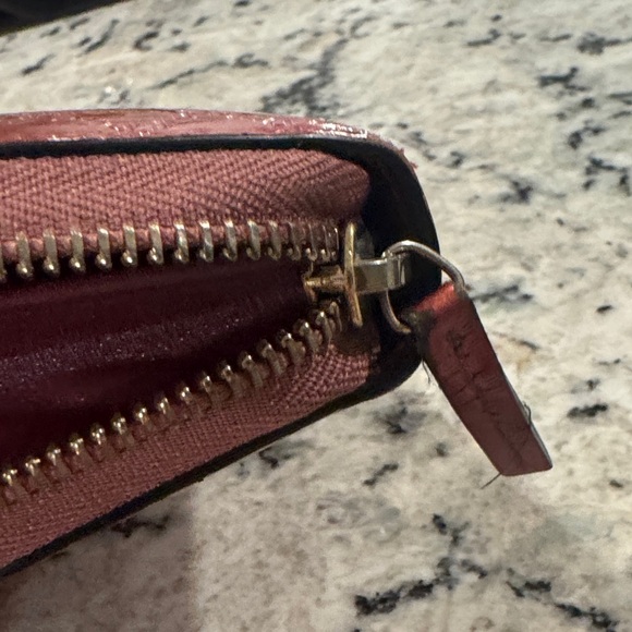 Gucci Metallic Rose Signature Zip Wallet - Picture 7 of 8